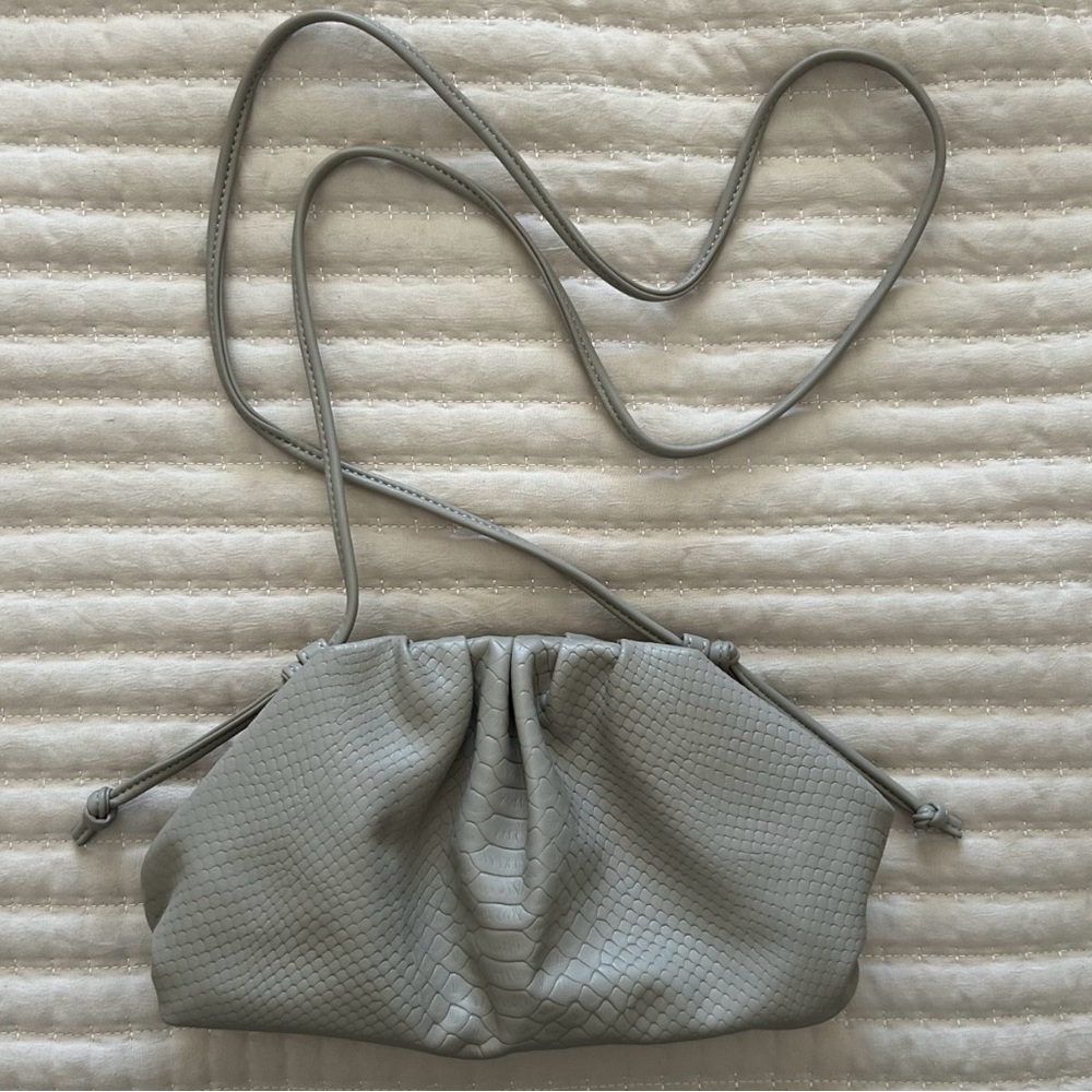 Banana Republic Soft Pouch Crossbody Bag Clutch in Grey Snake - Picture 3 of 10
